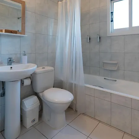 H&o Limnaria Quite And Peaceful Apartment Paphos